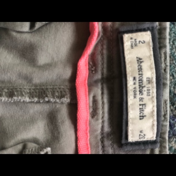 Abercrombie Camo Shorts - Picture 3 of 3